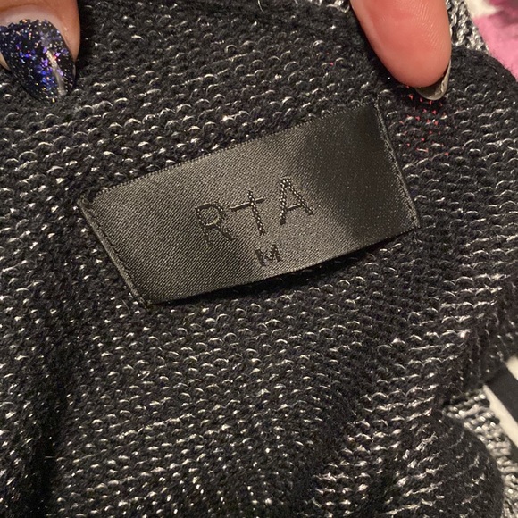 RTA shimmery silver One-Shoulder sweater - Picture 3 of 3